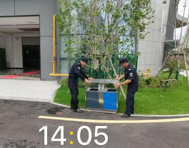 C:/Users/BA/Desktop/風(fēng)雨過(guò)后南京保安迅速行動(dòng)，恢復(fù)安“寧”面貌/4.jpg4